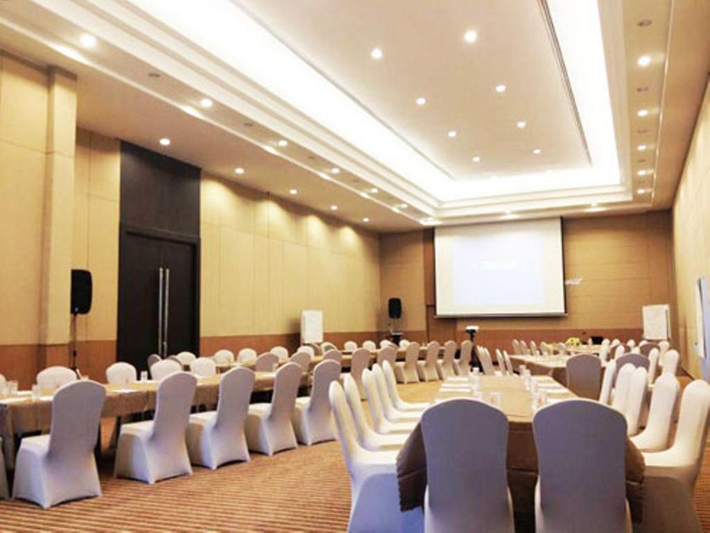 Golden City Rayong Hotel Luaran gambar